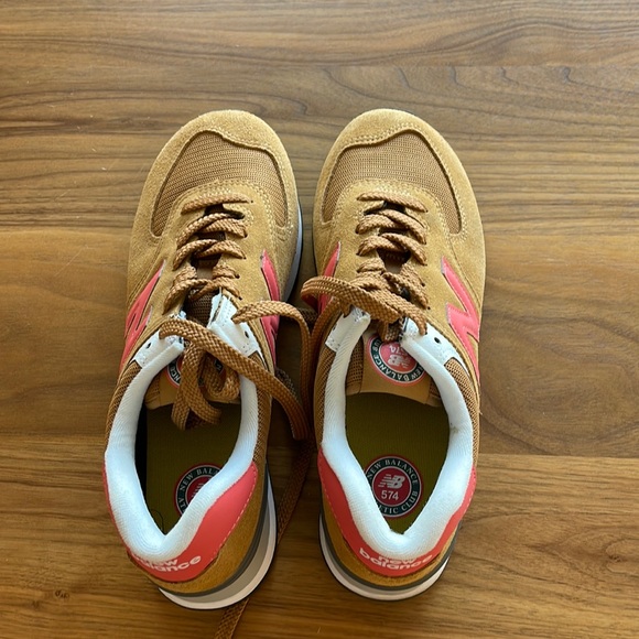 New balance 574 tan and pink sneakers - Picture 1 of 5